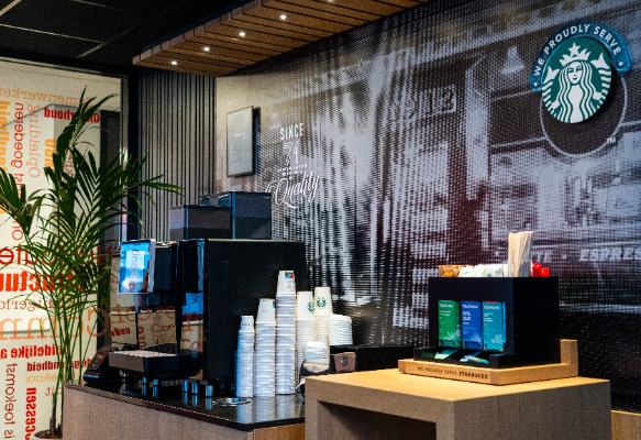 Onze Starbucks Coffee Corner met heerlijke koffie!