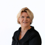 Mijn persoonlijke waarden: Professioneel en gedreven. Resultaatgericht, mensgericht, dynamisch en transparant.
Ik ben trots op wat ik doe, iedere dag opnieuw, vol energie voor elke persoon.