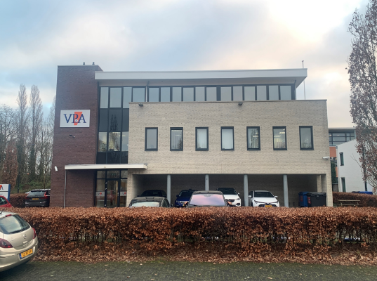 Het VP&A hoofdkantoor in Oosterhout. Goed bereikbaar en goede gratis parkeergelegenheid.