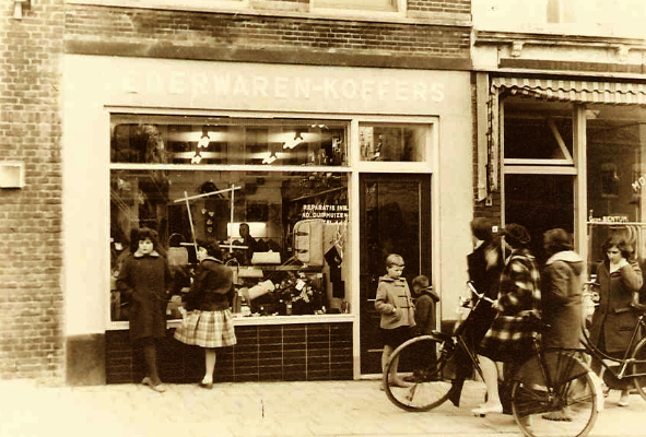De allereerste Duifhuizenwinkel in 1958